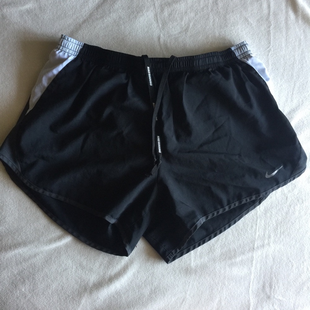 NIKE RUNING SHORTS